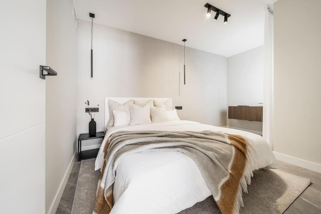 Apartment Luxury 4 Bedroom With Fab Terrace Rdr428 *